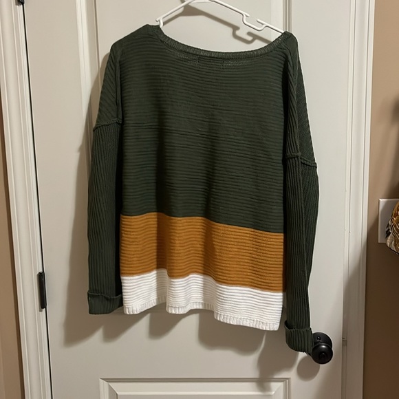 Multi colored light front crop sweater - Picture 2 of 3
